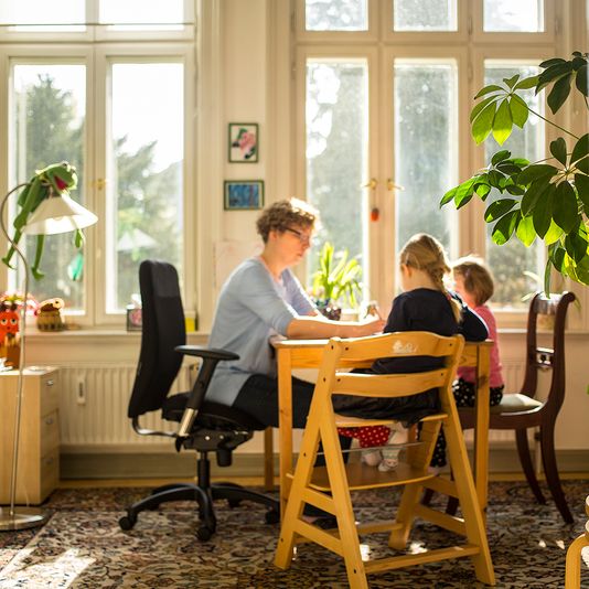 Logopädie Ariane Steinhusen in Lübeck. Behandlung von Sprach-, Sprech-, Stimm- und Schluckstörungen. Spezialisiert auf neurologische Störungen sowie auf Saug-, Trink- und Fütterstörungen und Castillo Morales-Therapeutin.
