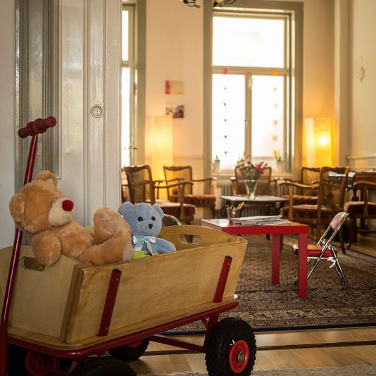 Logopädie Ariane Steinhusen in Lübeck. Behandlung von Sprach-, Sprech-, Stimm- und Schluckstörungen. Spezialisiert auf neurologische Störungen sowie auf Saug-, Trink- und Fütterstörungen und Castillo Morales-Therapeutin.